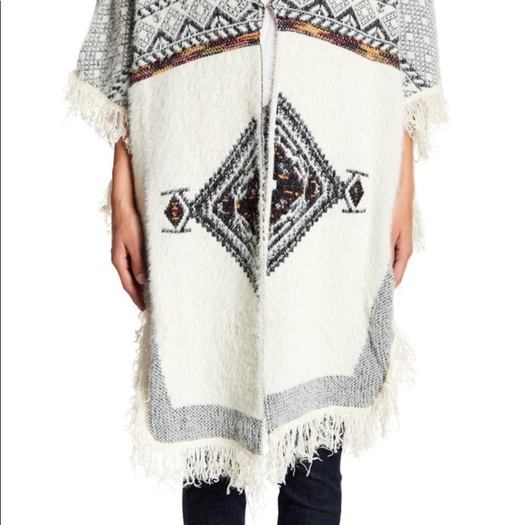 Roffe Accessories Cozy Knit Kimono Cape Gray & Cream - One Size - Western Style - Picture 6 of 7